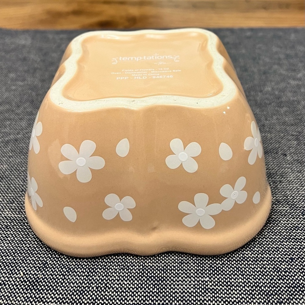 One Beige covered 16 Oz Figural Bowls Temp-tations Field of Flowers - Picture 6 of 7